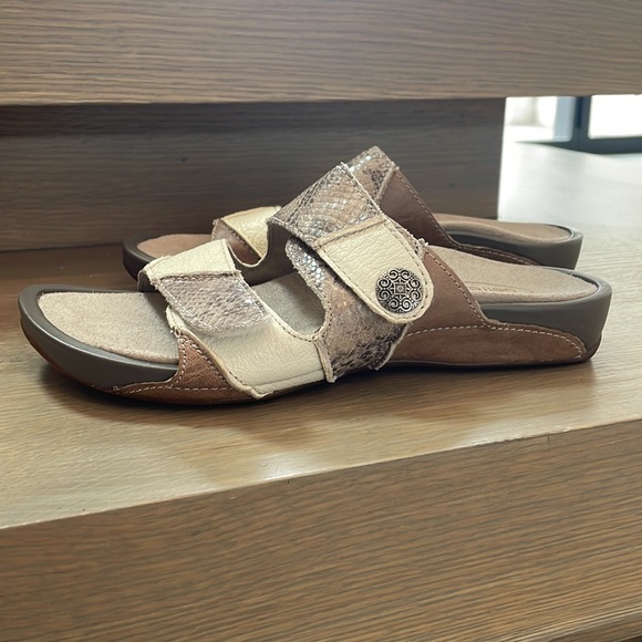 Aetrex Rebecca Leather Slide in Taupe - Picture 5 of 7